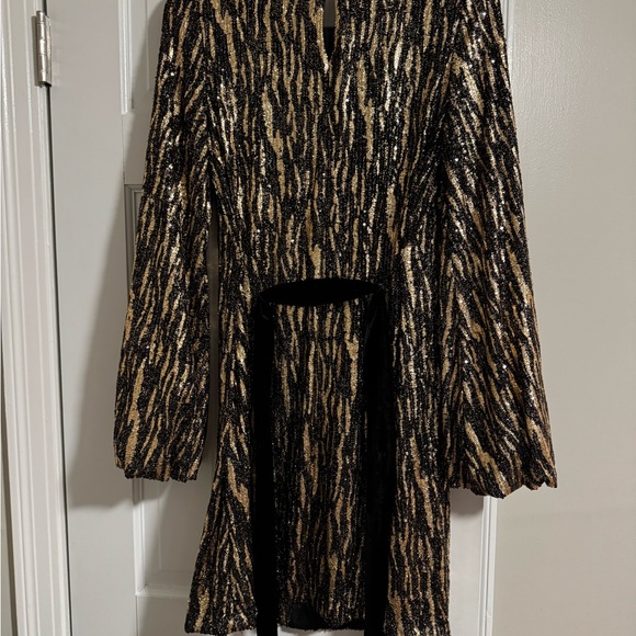 Betsy & Adam Dresses & Skirts - Betsy & Adam Black and Gold Long Sleeve Dress